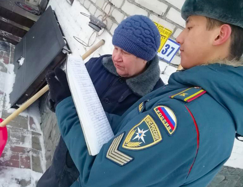 Курсанты Сибирской пожарно-спасательной академии ГПС МЧС России участвуют в работе по профилактике пожаров в Республике Алтай 