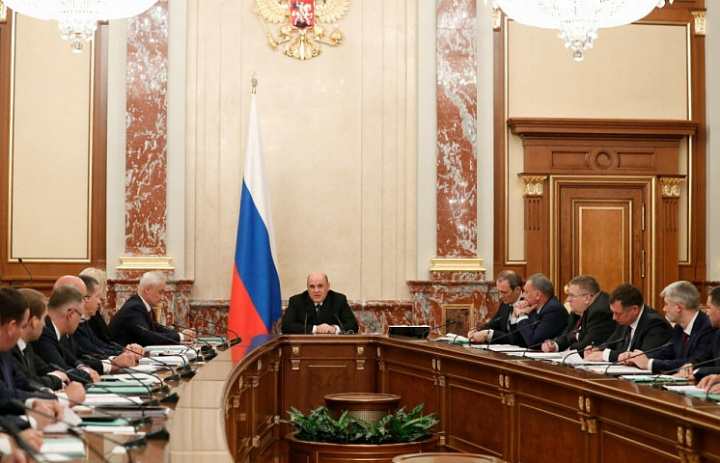 Правительство выделит регионам триллион рублей 